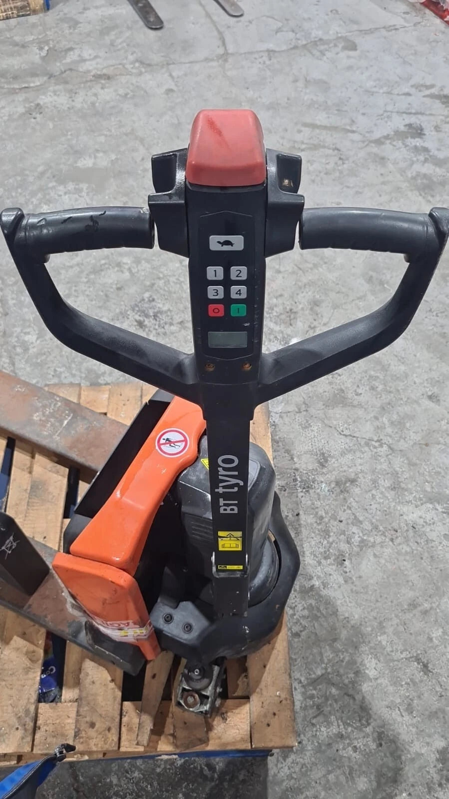 BT Tyro Electric Pump Truck with battery in Good Condition For Parts Only