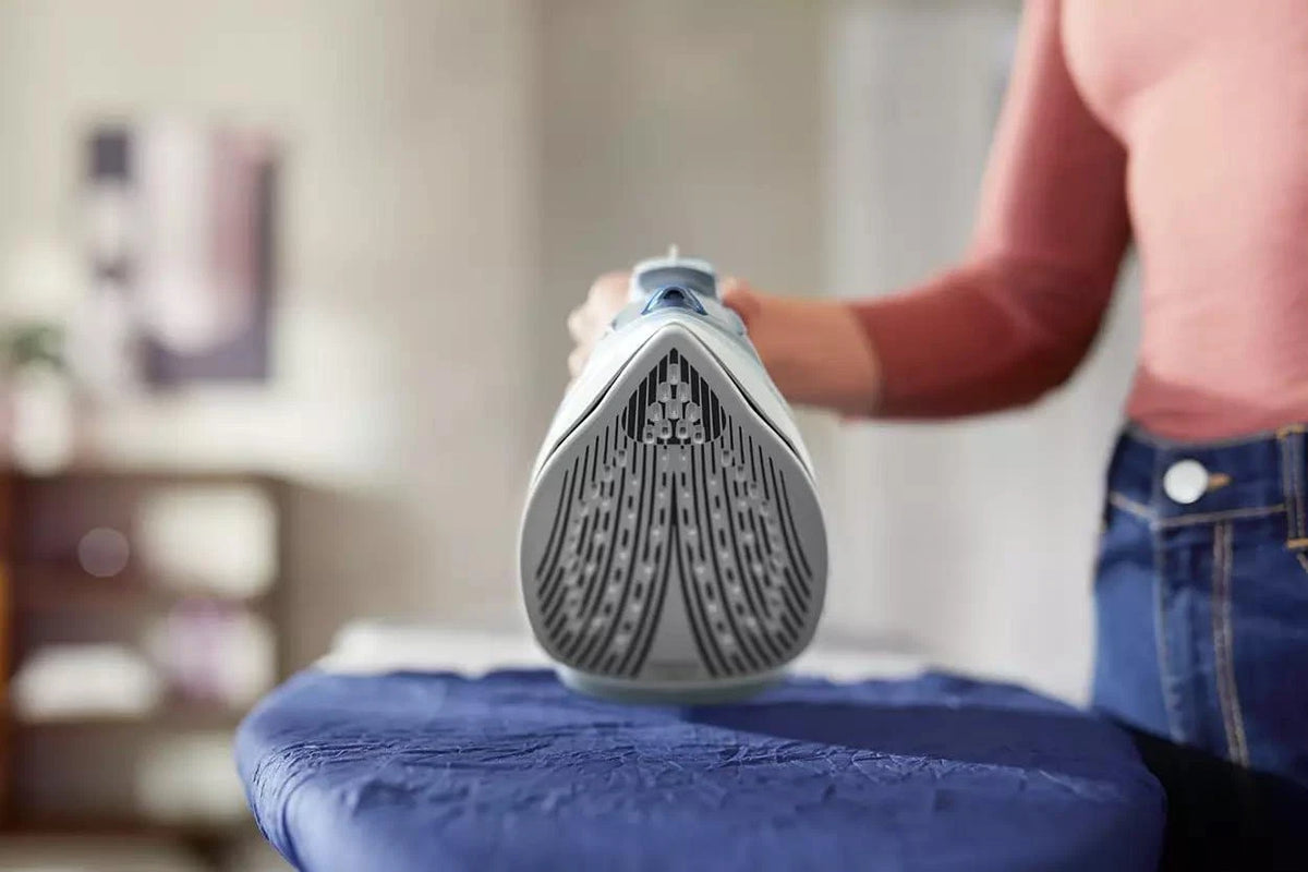 Philips DST5020/26 SteamGlide Plus 5000 Series Iron 2400W