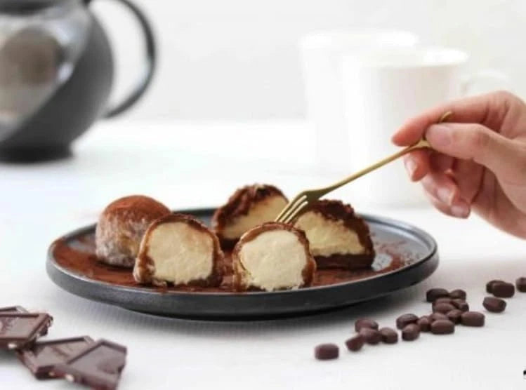 Royal Family Mochi Soft and Chewy Dessert with Creamy Filling 180g Each