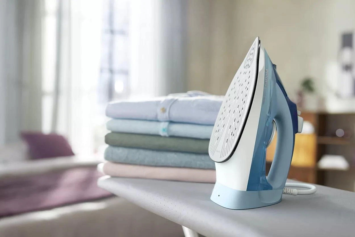 Philips DST5020/26 SteamGlide Plus 5000 Series Iron 2400W