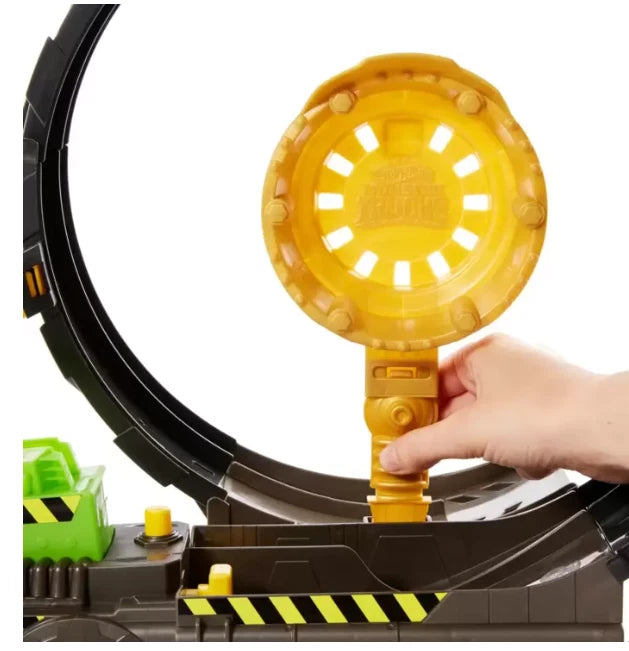 Hot Wheels Monster Trucks Epic Loop Challenge Play Set +8 Hot Wheels Vehicles